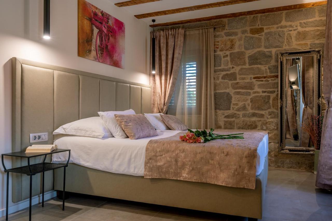 Old Spalatrum Luxury Rooms สปลิท ภายนอก รูปภาพ