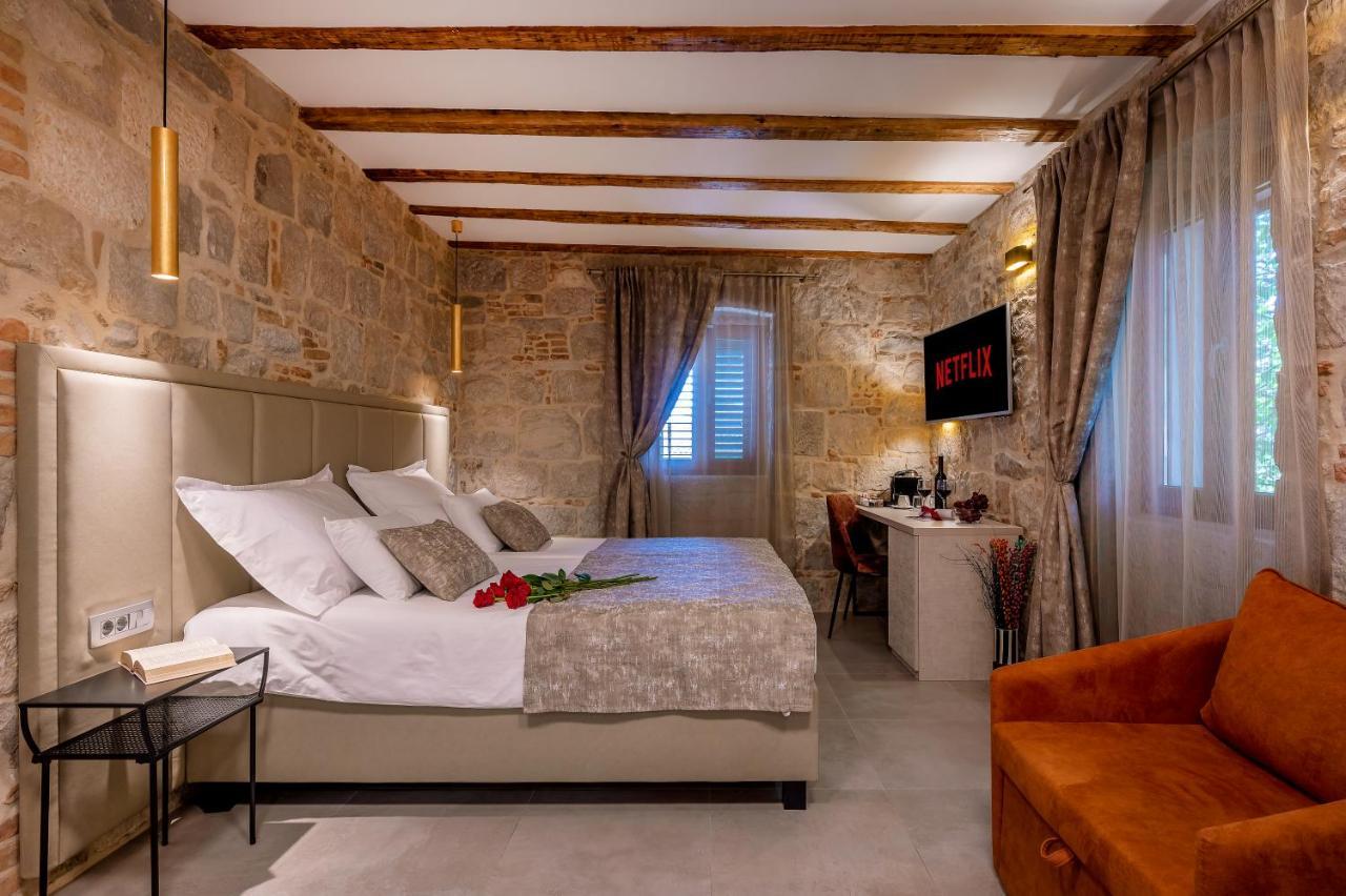 Old Spalatrum Luxury Rooms สปลิท ภายนอก รูปภาพ