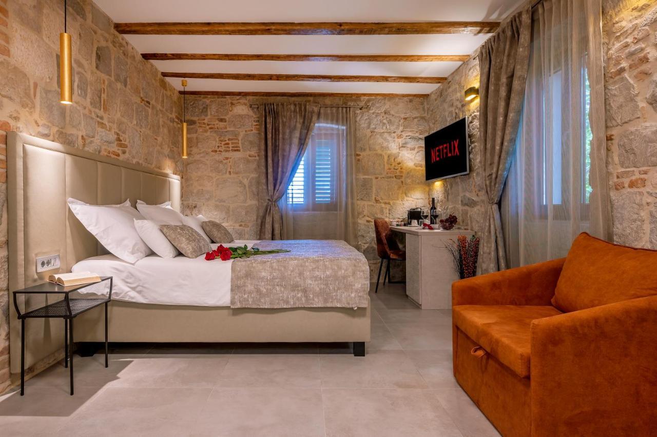Old Spalatrum Luxury Rooms สปลิท ภายนอก รูปภาพ