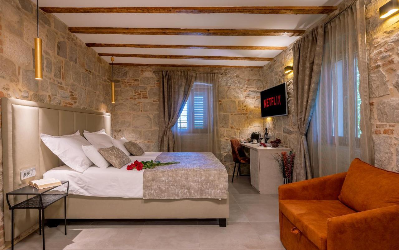 Old Spalatrum Luxury Rooms สปลิท ภายนอก รูปภาพ