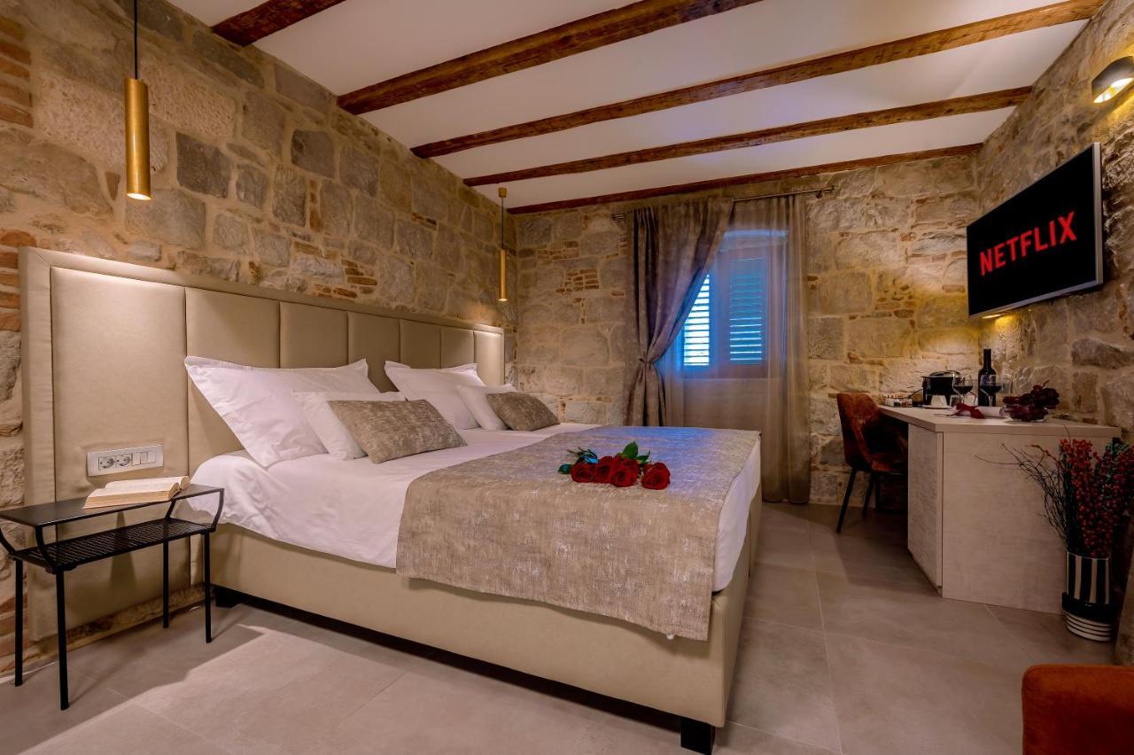 Old Spalatrum Luxury Rooms สปลิท ภายนอก รูปภาพ