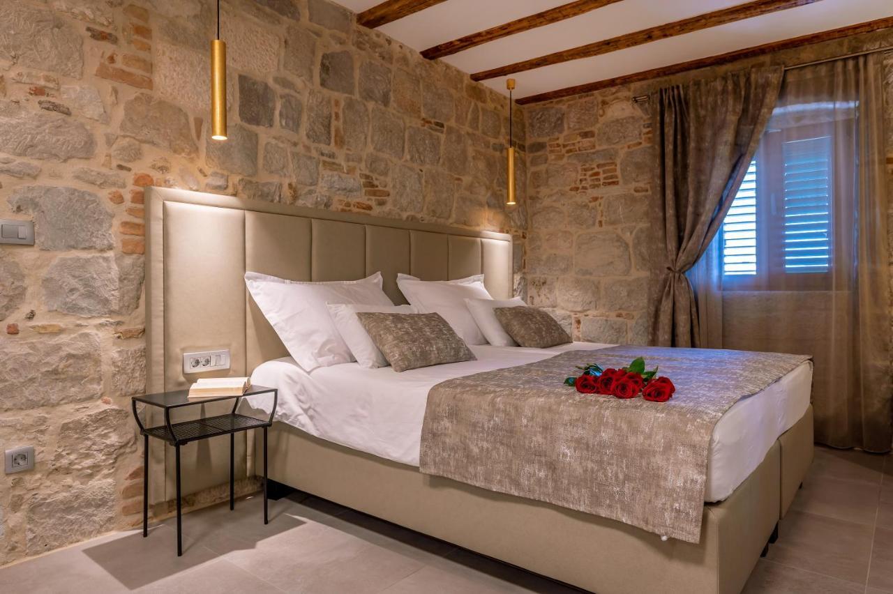 Old Spalatrum Luxury Rooms สปลิท ภายนอก รูปภาพ