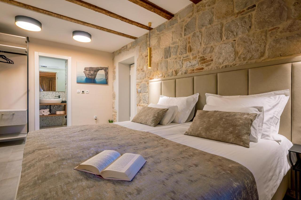 Old Spalatrum Luxury Rooms สปลิท ภายนอก รูปภาพ