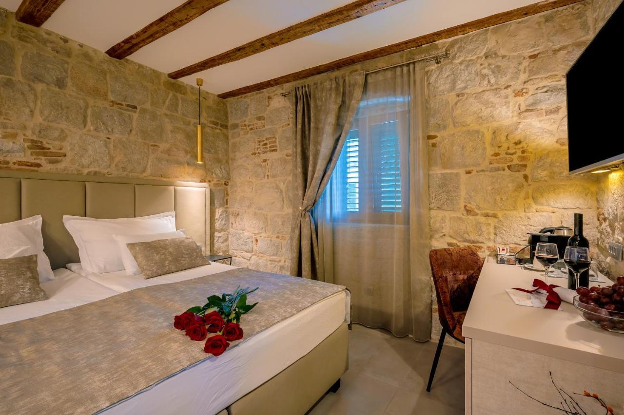 Old Spalatrum Luxury Rooms สปลิท ภายนอก รูปภาพ