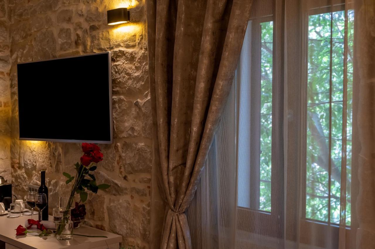 Old Spalatrum Luxury Rooms สปลิท ภายนอก รูปภาพ